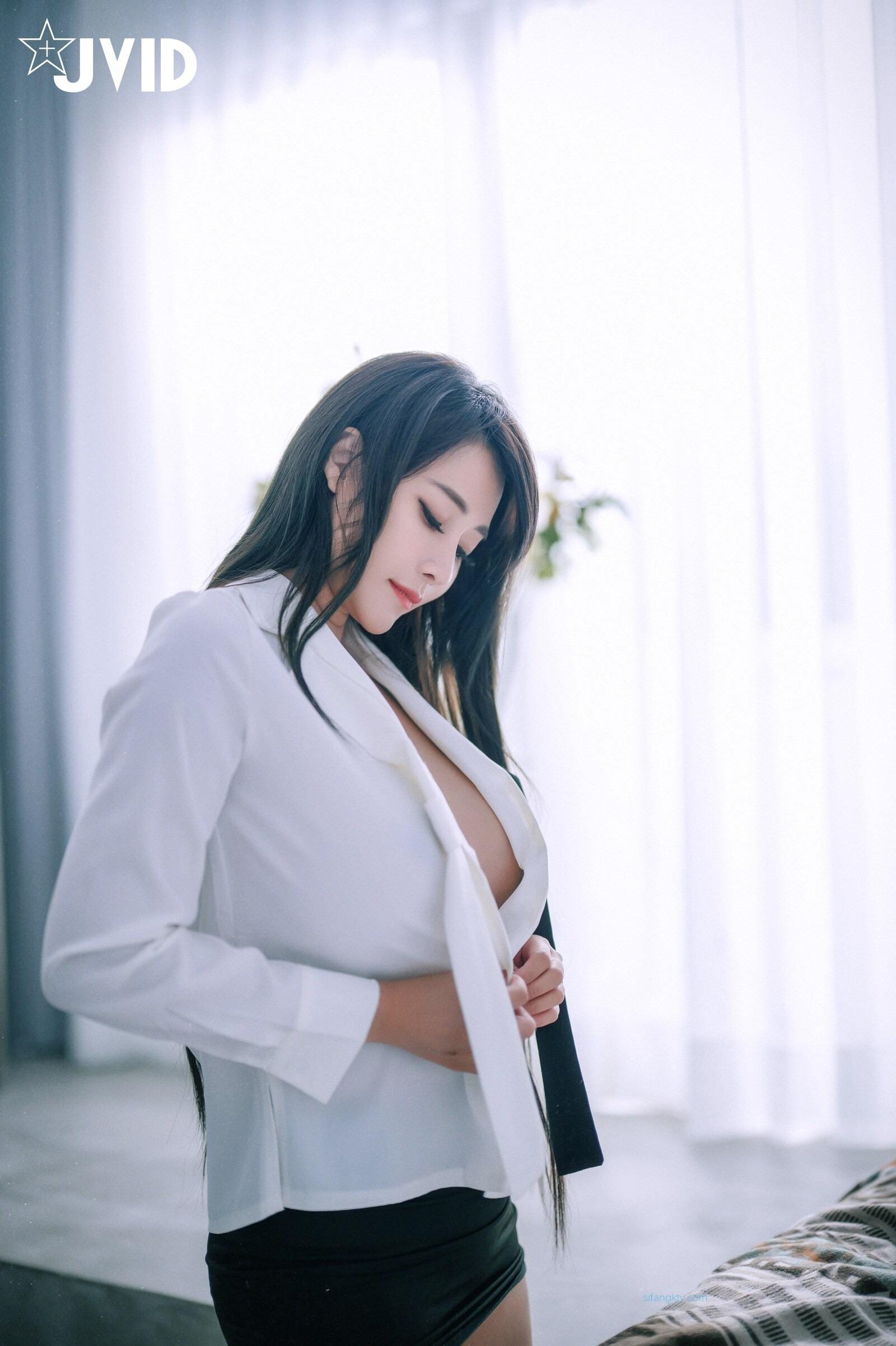 [乐乐] [OL制服写真] JVID 爆乳OL诱惑图集 [150P]-软桃社